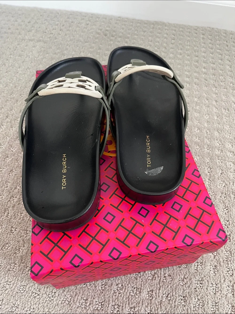 Tory Burch Black Thong Sandals with Ivory Logo size 6